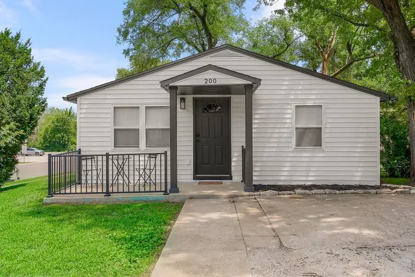 $225,000 | 200 East McCarty Street, Edgerton, KS 66021