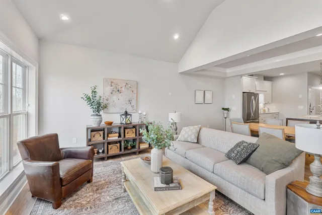 a view of entryway and hall