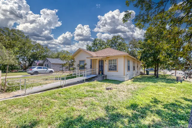 $165,000 | 137 West Garden Street, Uvalde, TX 78801