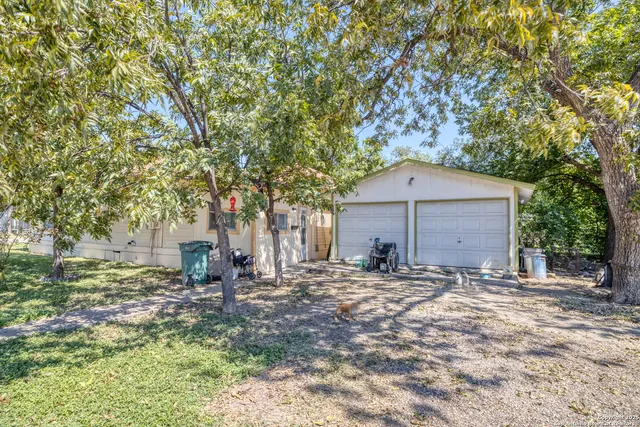 $155,000 | 137 West Garden Street, Uvalde, TX 78801