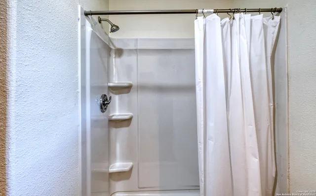 $155,000 | 137 West Garden Street, Uvalde, TX 78801