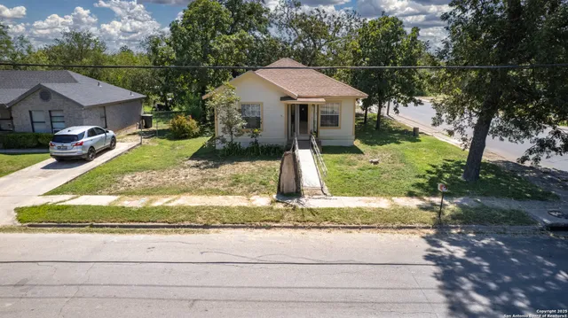 $155,000 | 137 West Garden Street, Uvalde, TX 78801