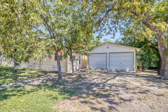 $155,000 | 137 West Garden Street, Uvalde, TX 78801
