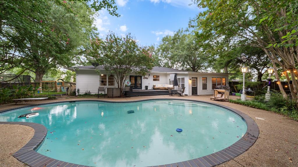 518 West Kansas Street Van, TX 75790 - Photo 20 of 24 a view of a house with swimming pool and sitting area