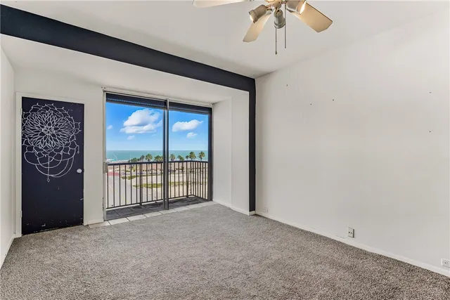 an empty room with closet and mirror