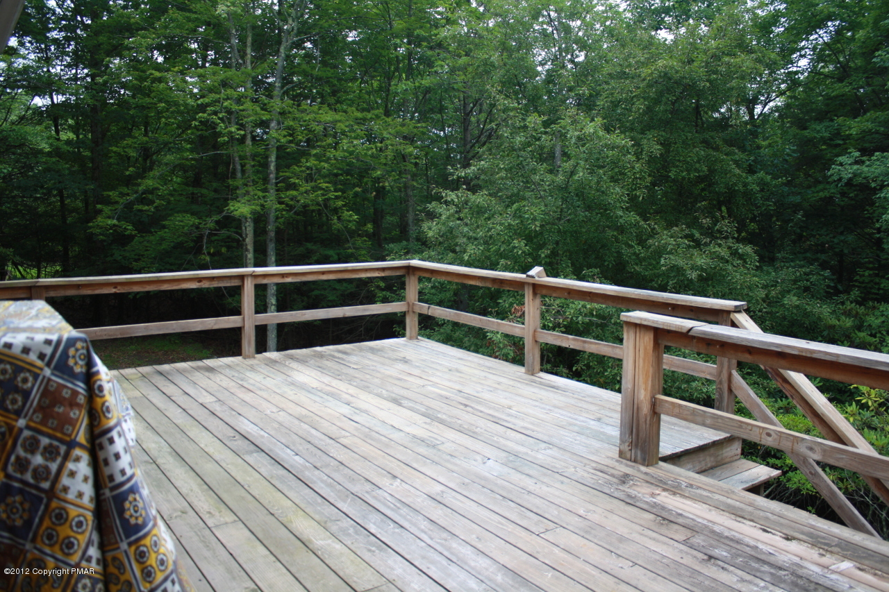 105 Rhodora Lane Cresco, PA 18326 - Photo 13 of 13 Deck