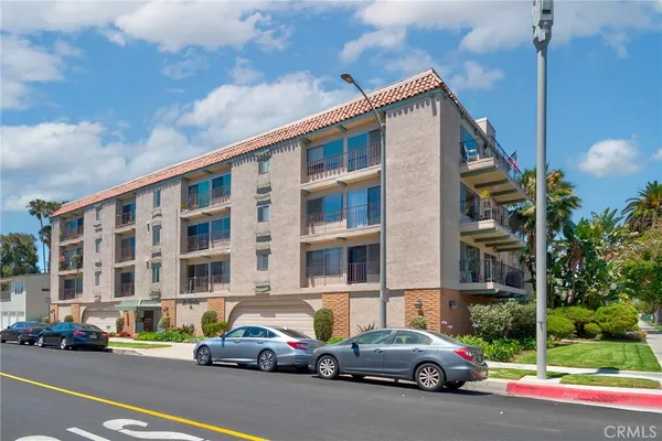 $2,700 | 191 Kennebec Avenue, Unit 302, Long Beach, CA 90803
