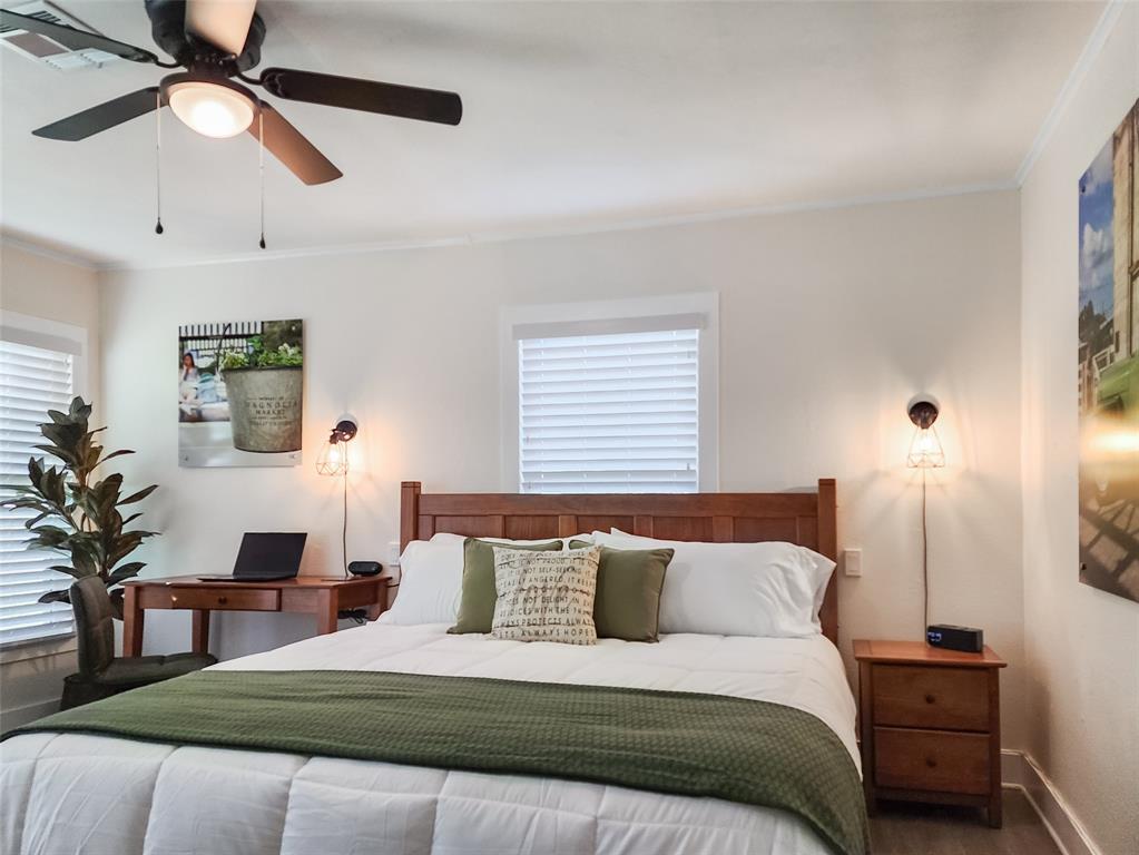 2800 McKenzie Avenue Waco, TX 76708 - Photo 27 of 40 a bedroom with a large bed and a chandelier