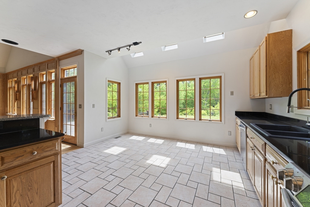 28 Vincent Road Mendon, MA 01756 - Photo 8 of 42