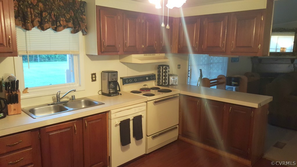 22205 Barnes Road Dinwiddie, VA 23841 - Photo 8 of 19 Nice size kitchen with new laminated hardwood floo
