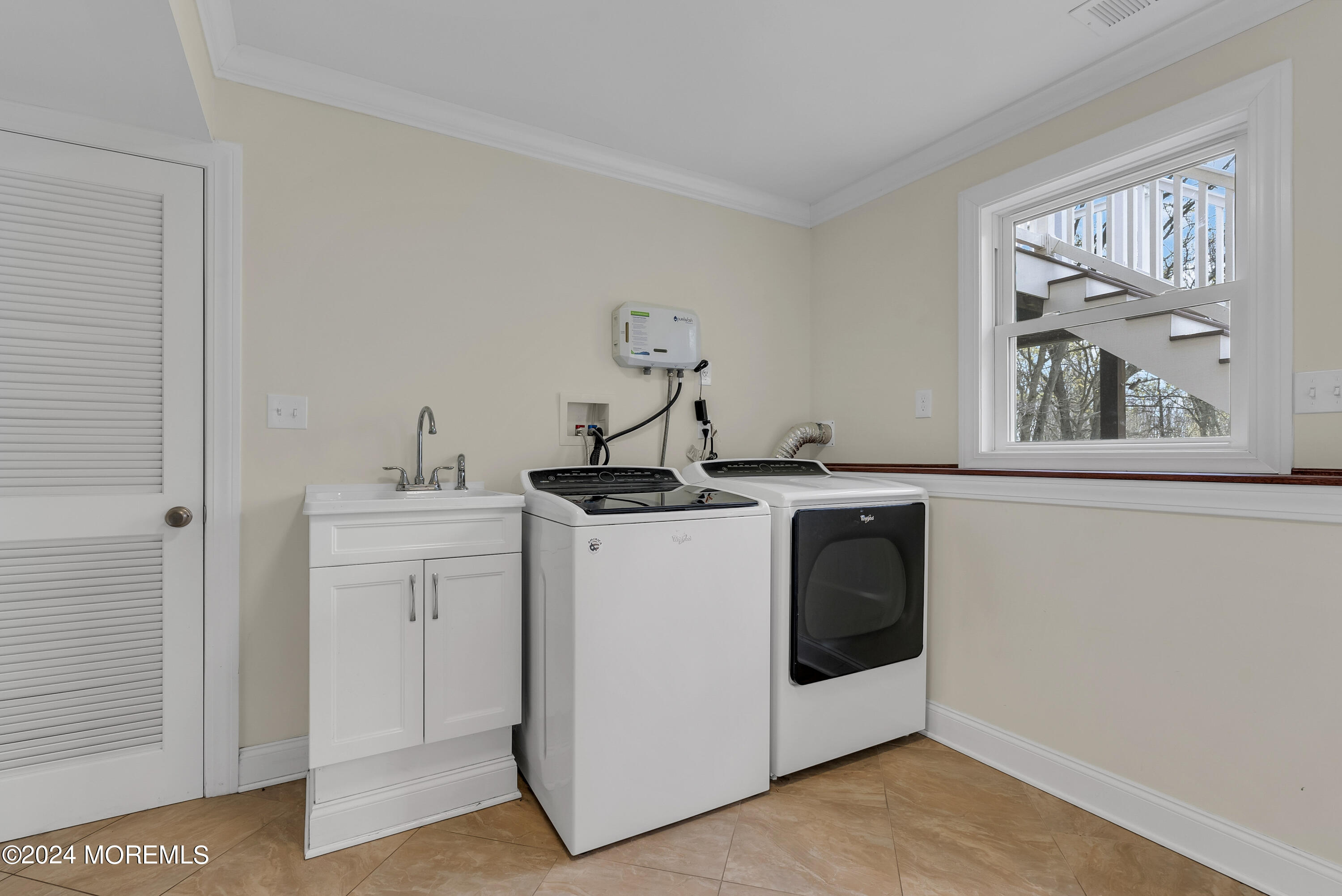 877 Hyson Road Jackson, NJ 08527 - Photo 24 of 35 a utility room with sink dryer and washer