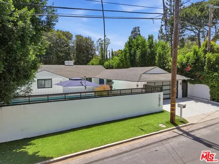 $2,398,000 | 16910 West Magnolia Boulevard, Encino, CA 91316