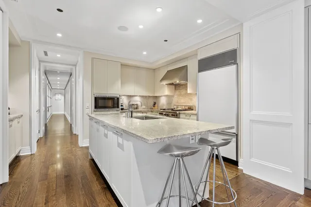 $1,750,000 | 159 East Walton Place, Unit 5C, Chicago, IL 60611