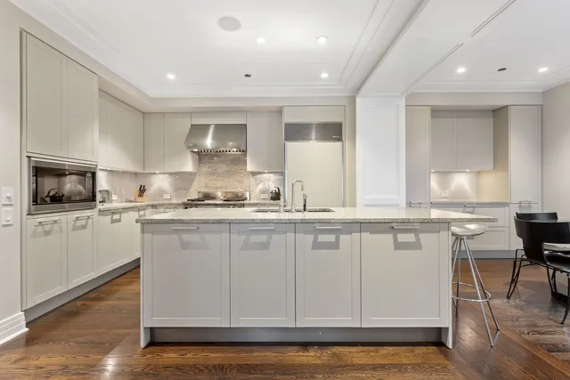 $1,750,000 | 159 East Walton Place, Unit 5C, Chicago, IL 60611