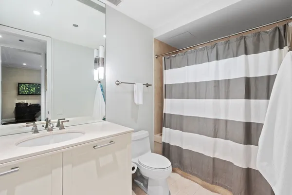 $1,750,000 | 159 East Walton Place, Unit 5C, Chicago, IL 60611
