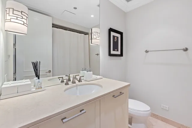 $1,750,000 | 159 East Walton Place, Unit 5C, Chicago, IL 60611