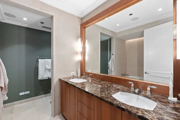 $1,750,000 | 159 East Walton Place, Unit 5C, Chicago, IL 60611