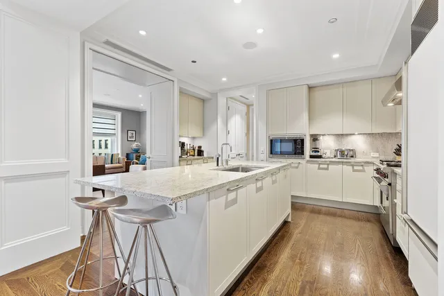 $1,750,000 | 159 East Walton Place, Unit 5C, Chicago, IL 60611