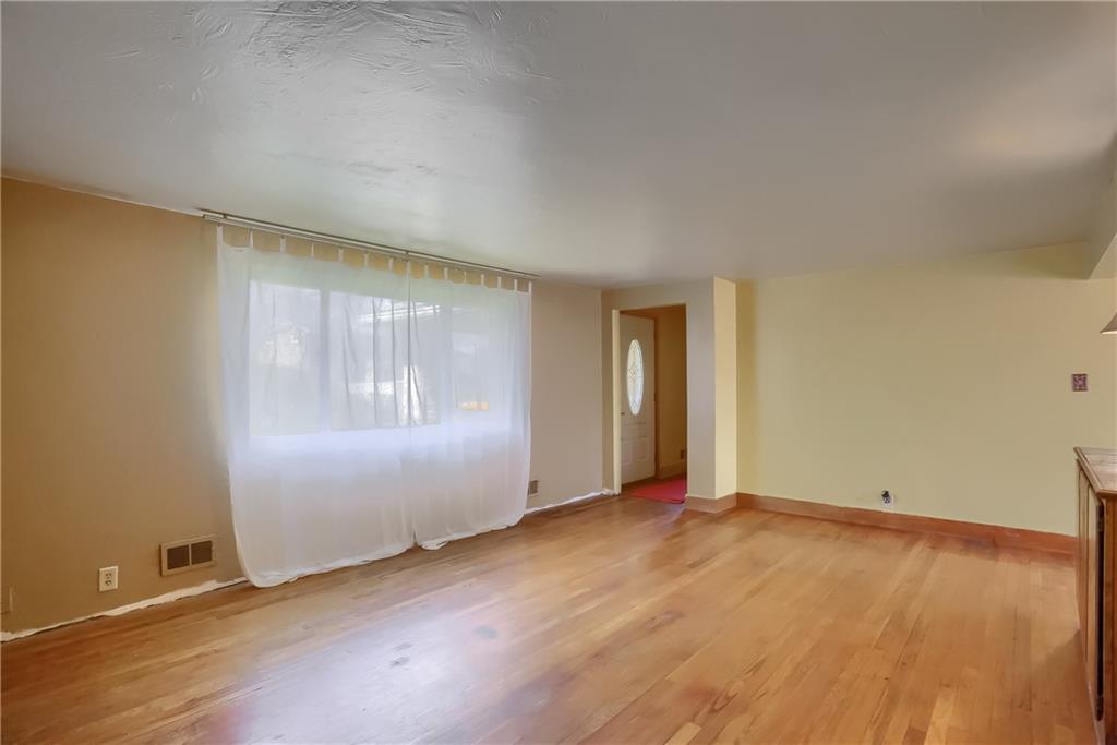 87 Bellview Circle McKees Rocks, PA 15136 - Photo 4 of 27 Gallery Image 4