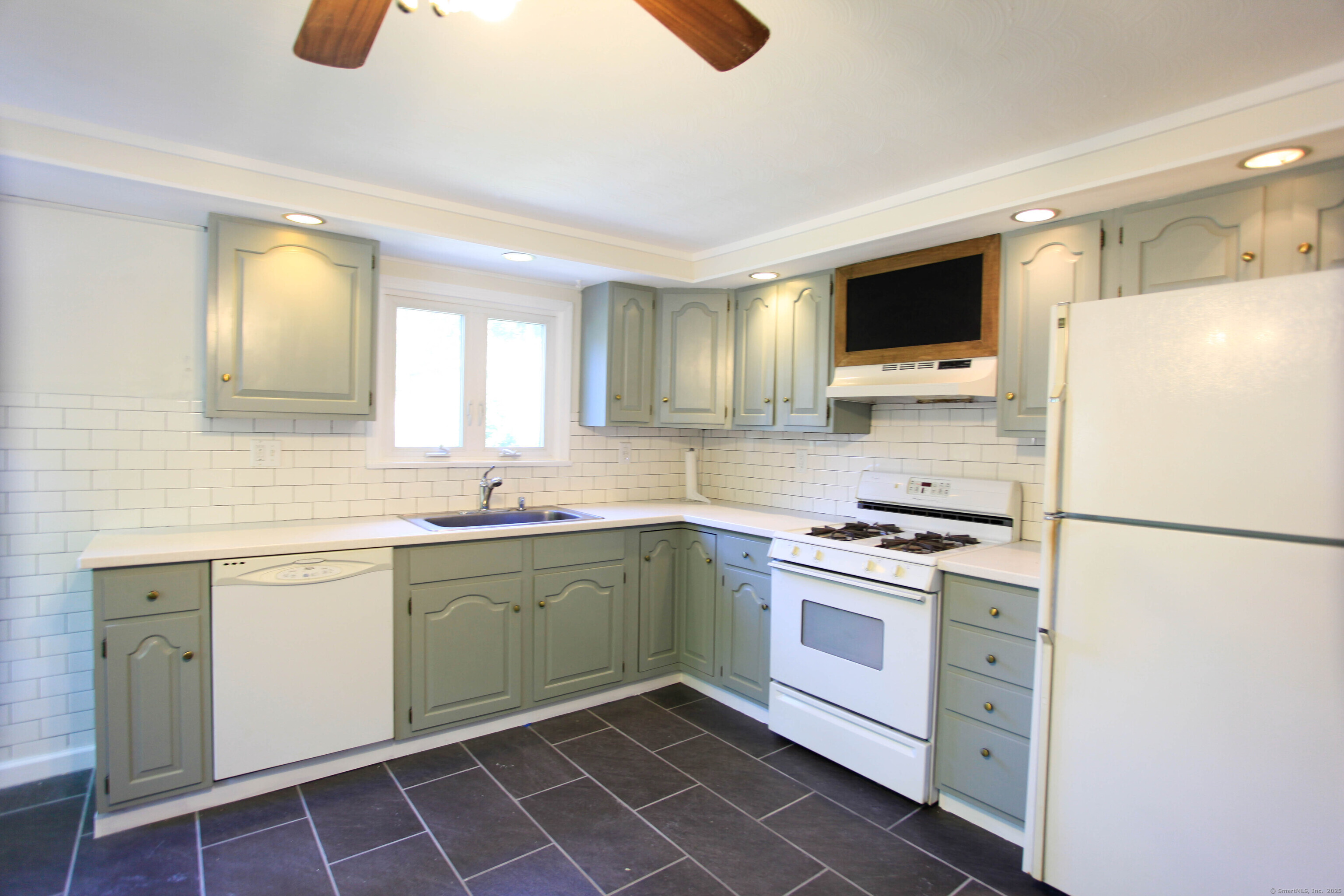 66 Barnett Street, Unit 1 New Haven, CT 06515 - Photo 2 of 12