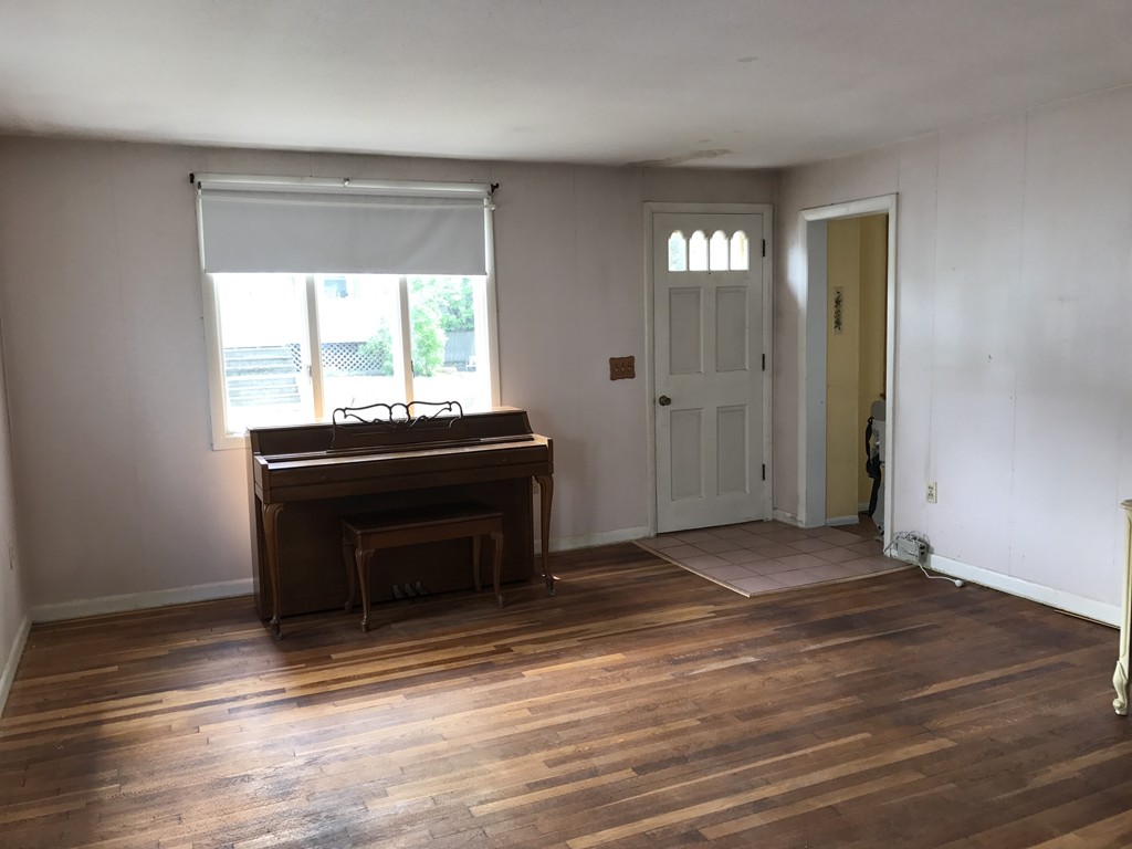 48 Front Street Clinton, MA 01510 - Photo 3 of 4 Gallery Image 3
