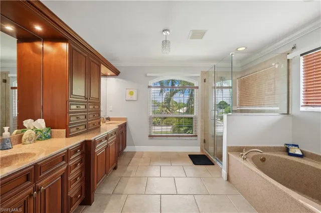 $915,000 | 4897 Berkeley Drive, Naples, FL 34112