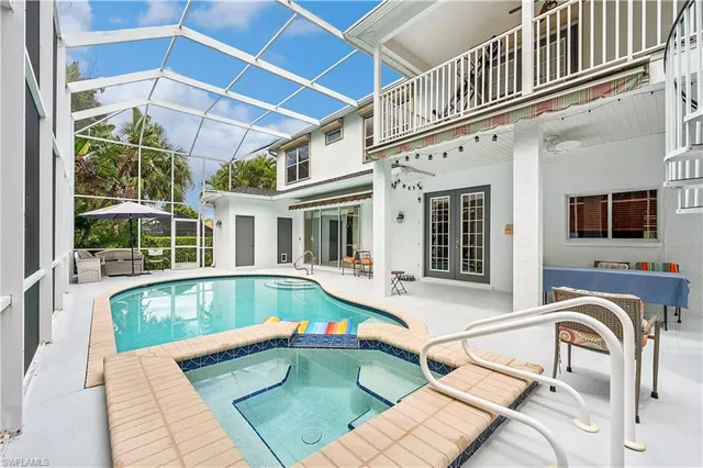 $915,000 | 4897 Berkeley Drive, Naples, FL 34112