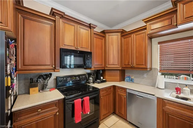 $915,000 | 4897 Berkeley Drive, Naples, FL 34112