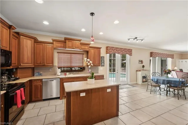 $915,000 | 4897 Berkeley Drive, Naples, FL 34112
