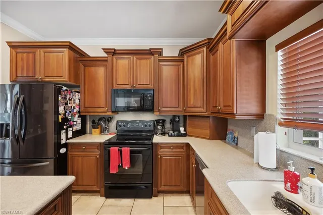 $915,000 | 4897 Berkeley Drive, Naples, FL 34112