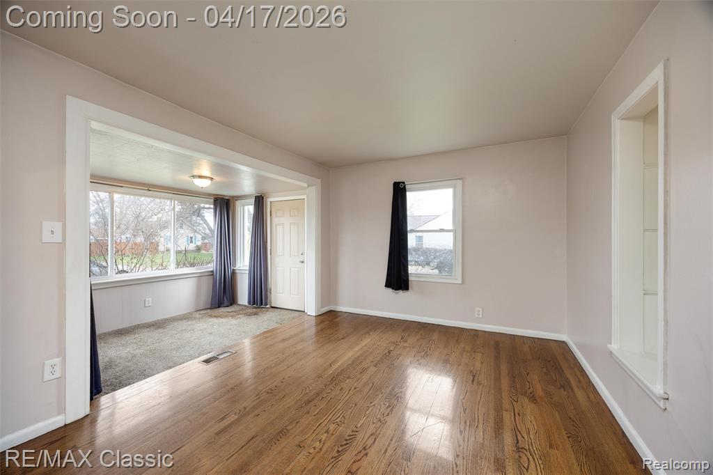22481 Springbrook Avenue Farmington, MI 48336 - Photo 10 of 29 Gallery Image 10