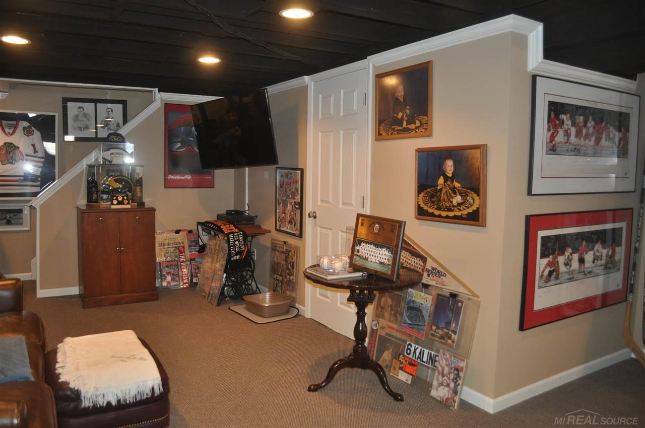 7041 Hatchery Road Waterford, MI 48327 - Photo 33 of 35 31367714-32.JPG