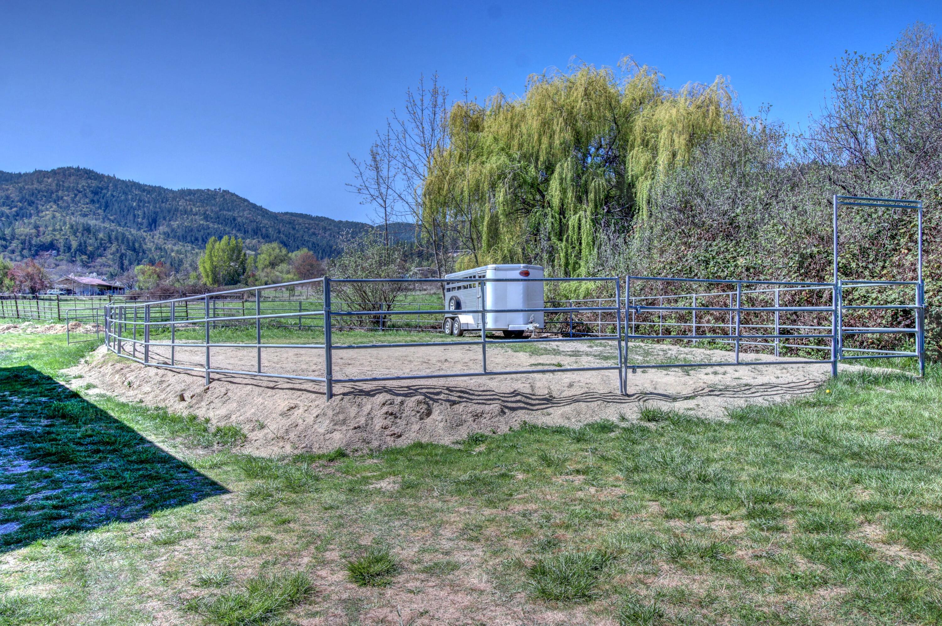 3055 Burrell Road Medford, OR 97501 - Photo 36 of 45 08 Arena