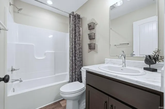 $349,900 | 17155 Carrollton Court, Huntertown, IN 46748