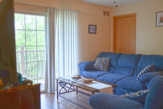 $160,000 | 1584 Crystal Rock Court, Unit 2B, Round Lake Beach, IL 60073