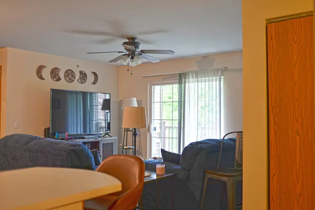 $160,000 | 1584 Crystal Rock Court, Unit 2B, Round Lake Beach, IL 60073