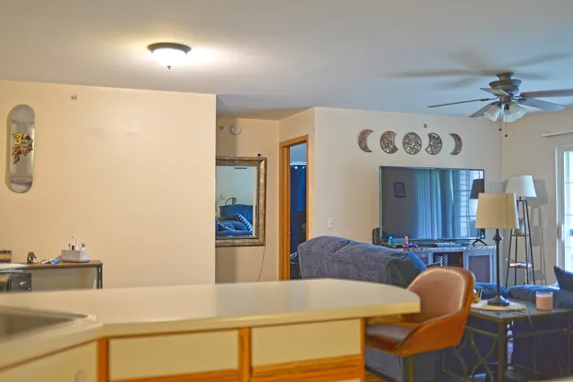 $160,000 | 1584 Crystal Rock Court, Unit 2B, Round Lake Beach, IL 60073