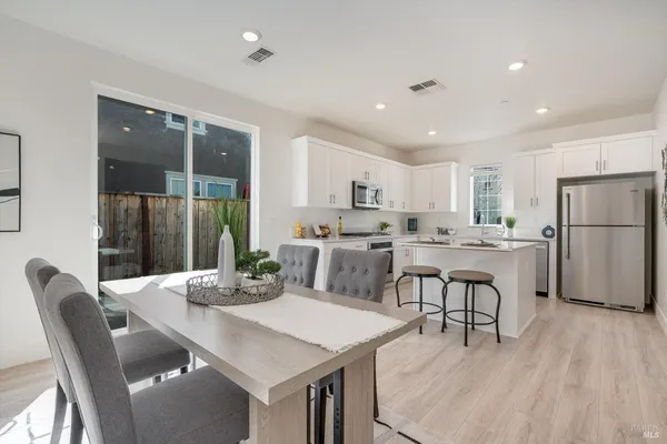 $817,500 | 6054 Oxford Place, Rohnert Park, CA 94928