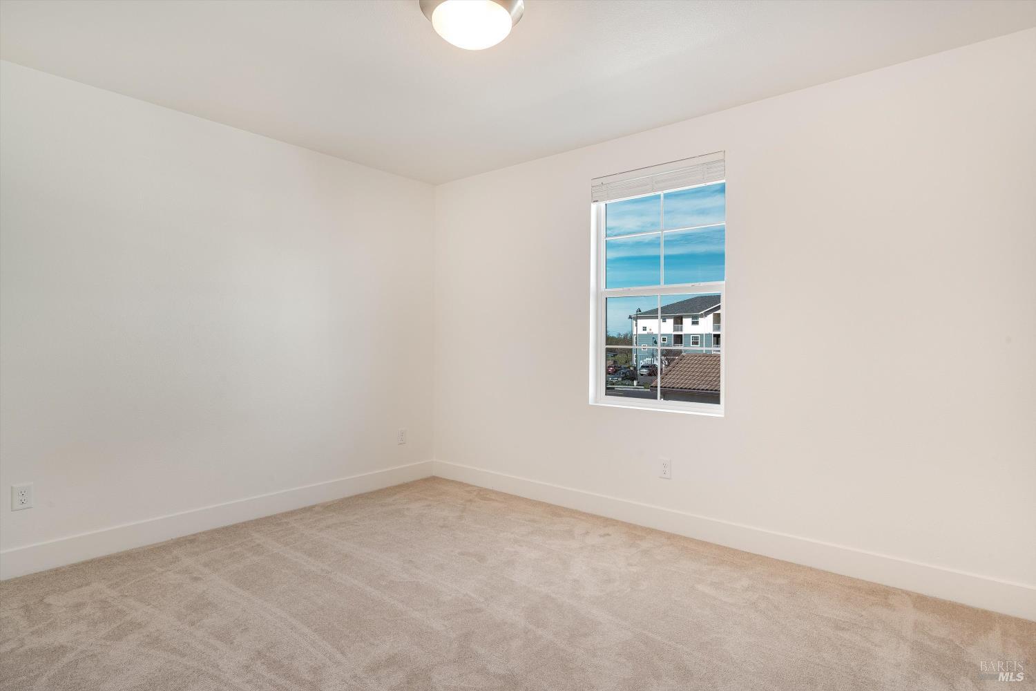 6054 Oxford Place Rohnert Park, CA 94928 - Photo 32 of 44 an empty room with a window