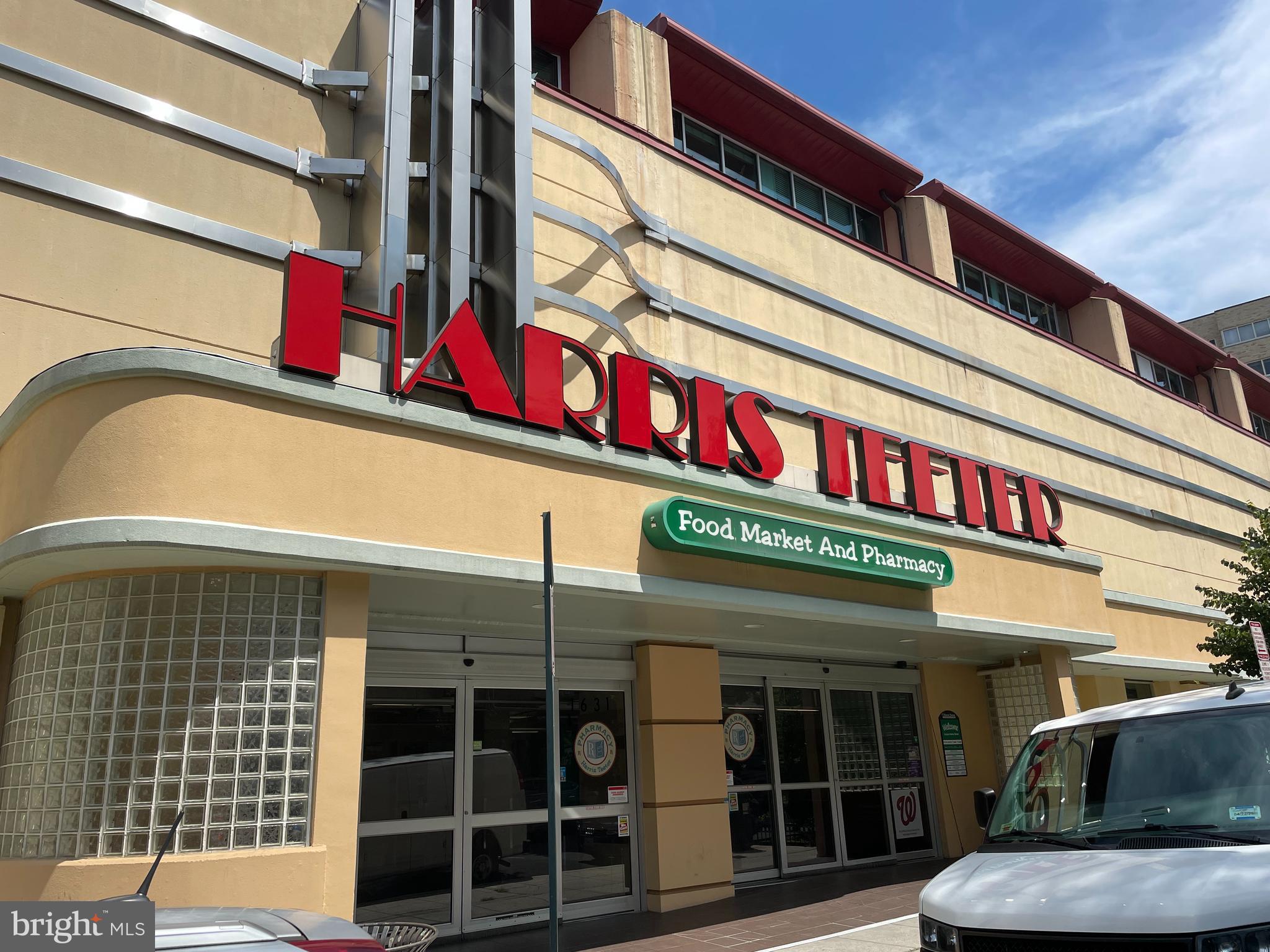 1736 Columbia Road Northwest, Unit 102 Washington, DC 20009 - Photo 35 of 39 a view of a large building