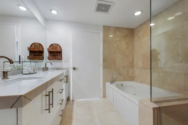 $10,000 | 550 Okeechobee Boulevard, Unit 622, West Palm Beach, FL 33401