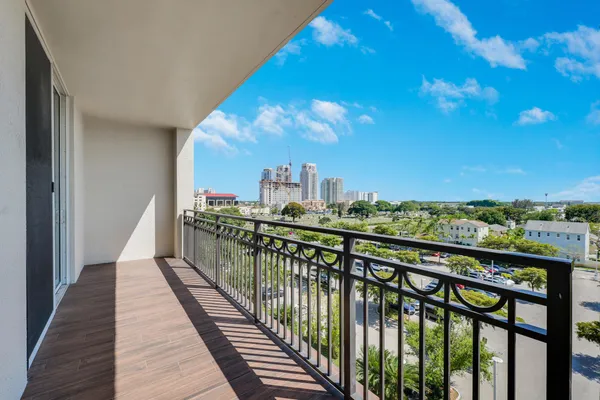 $10,000 | 550 Okeechobee Boulevard, Unit 622, West Palm Beach, FL 33401