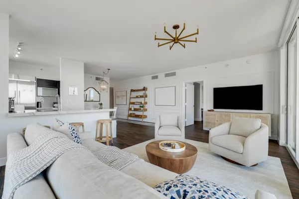 $10,000 | 550 Okeechobee Boulevard, Unit 622, West Palm Beach, FL 33401