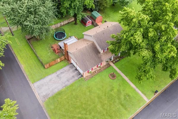 $318,800 | 616 Parkview Drive, Lebanon, IL 62254