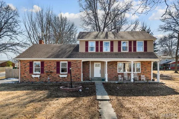 $318,800 | 616 Parkview Drive, Lebanon, IL 62254