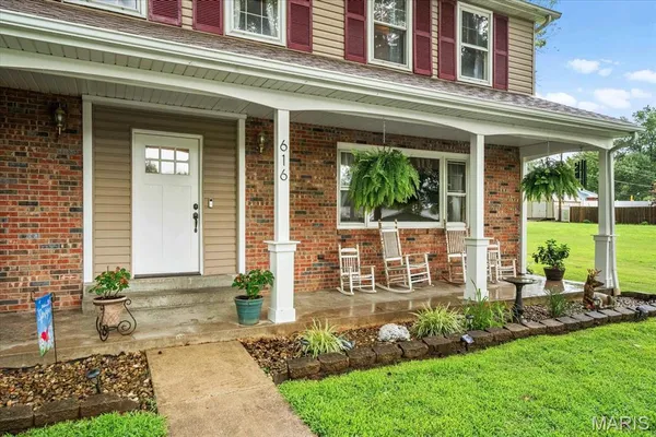 $318,800 | 616 Parkview Drive, Lebanon, IL 62254