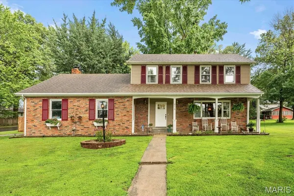 $318,800 | 616 Parkview Drive, Lebanon, IL 62254