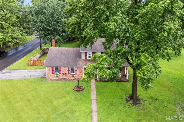 $318,800 | 616 Parkview Drive, Lebanon, IL 62254
