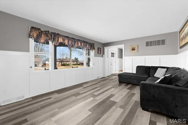 $318,800 | 616 Parkview Drive, Lebanon, IL 62254