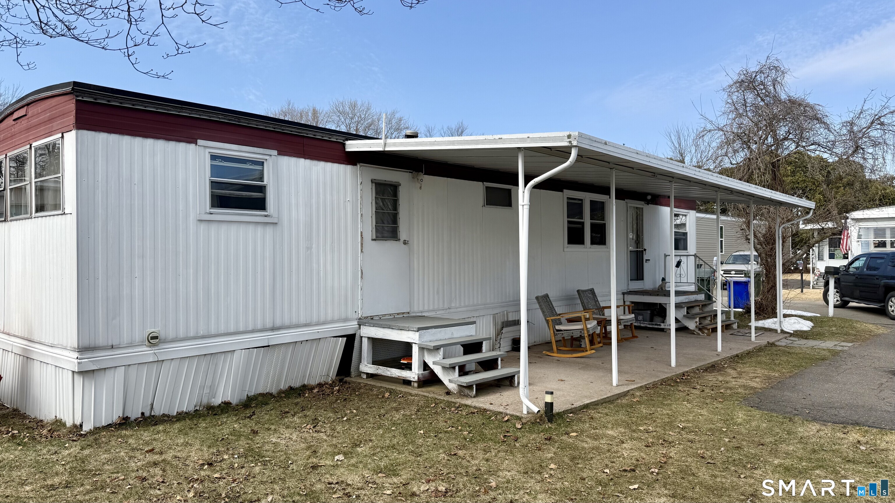 17 Montauk Road East Hartford, CT 06118 - Photo 2 of 18